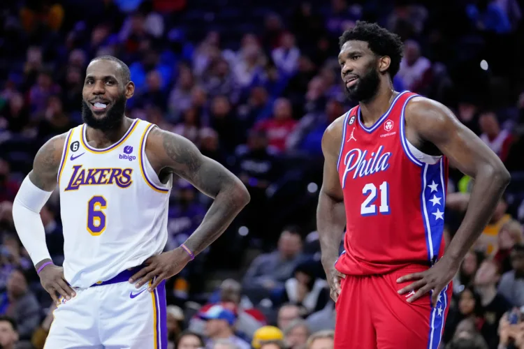 76ers Celebrate James' Arrival With Coronation Photo Fit For Basketball's King